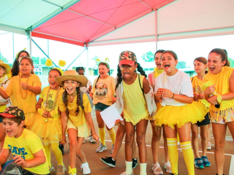 Group of campers all dressed in yellow.